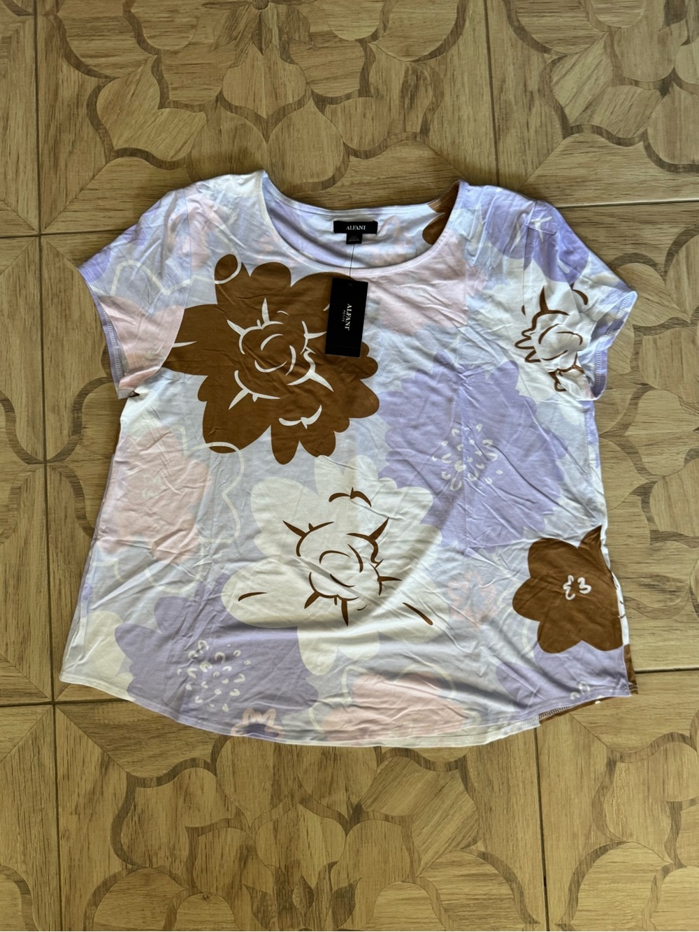 NWT Alfani Lavender & Brown Abstract Floral Short Sleeve Tee Top
